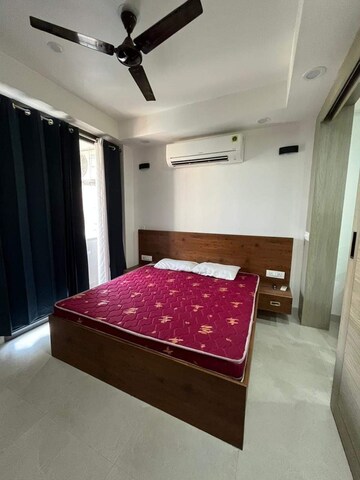 Bedroom in 1 BHK Builder Floor at Sushant Vyapaar Kendra, Sector 43 – for Rent