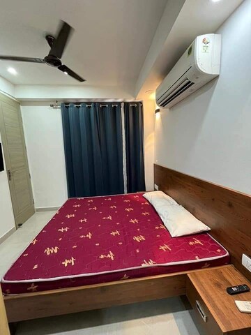 Bedroom in 1 BHK Builder Floor at Sushant Vyapaar Kendra, Sector 43 – for Rent