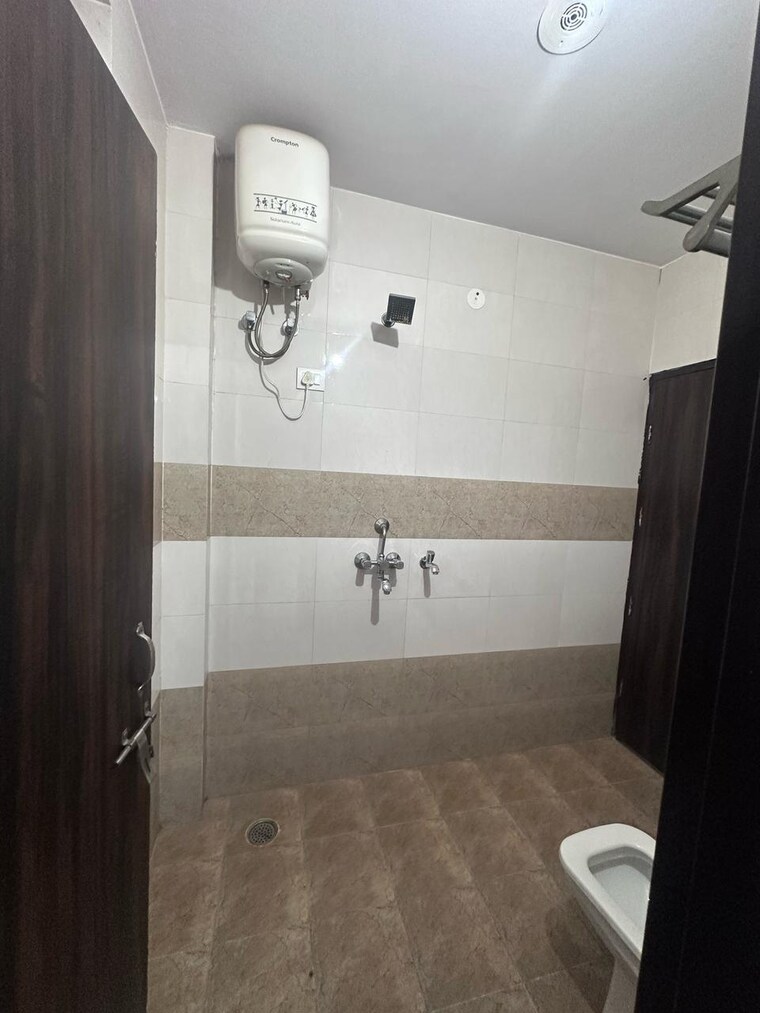Bathroom, ansal-sushant-lok-i 3 Bedroom 204 Sq.Yd. Builder Floor In Sector 43 Gurgaon 8601566