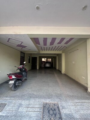 Parking in 3 BHK Builder Floor at Ansal Sushant Lok I, Sector 43 – for Sale