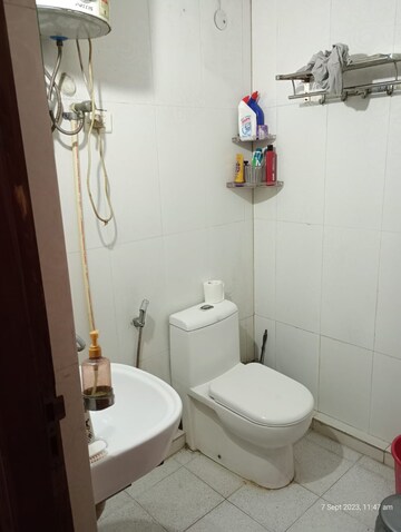 Bathroom in 4 BHK Builder Floor at Ansal Sushant Lok I, Sector 43 – for Rent