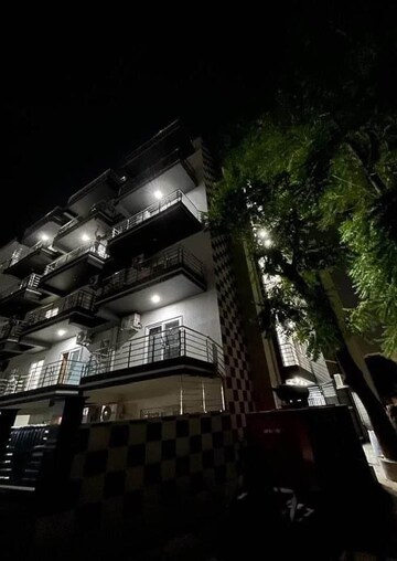 1 RK Builder Floor – Exterior View View at Sector 32 - for Rent