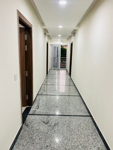 Building Lobby in 1 RK Builder Floor at Sector 32 – for Rent