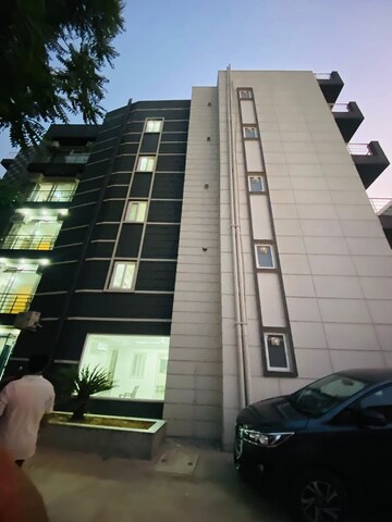 1 RK Builder Floor – Exterior View View at Sector 32 - for Rent