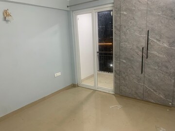 Room in 3 BHK Apartment at Amrapali Leisure Park, Amrapali Leisure Valley – for Rent