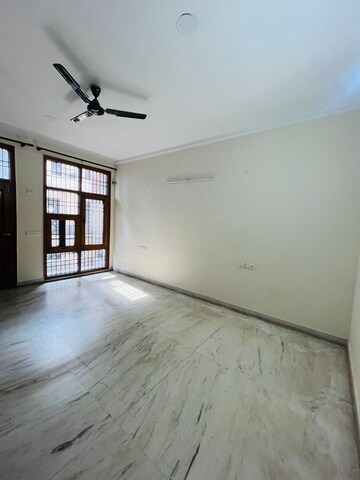 Room in 2 BHK Builder Floor at Sector 46 – for Rent