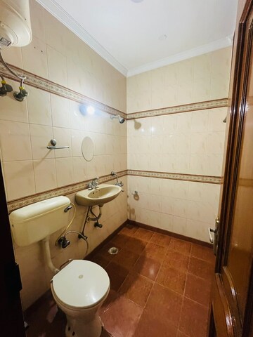 Bathroom in 2 BHK Builder Floor at Sector 46 – for Rent