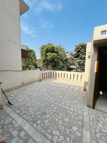 Balcony in 2 BHK Builder Floor at Sector 46 – for Rent