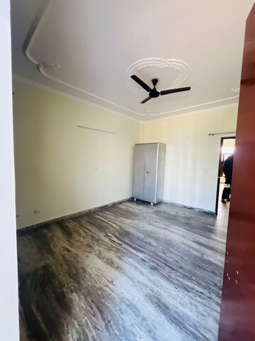 Room in 1 BHK Builder Floor at Sector 51 – for Rent