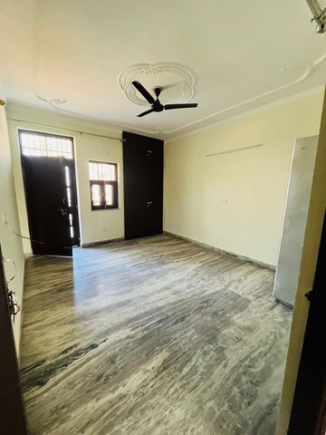 Room in 1 BHK Builder Floor at Sector 51 – for Rent
