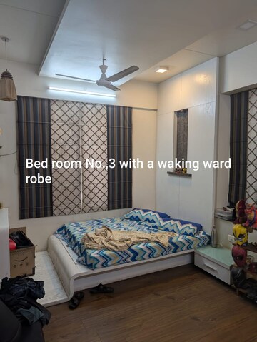 Bedroom in 4 BHK Apartment at Bhosale Nagar – for Rent