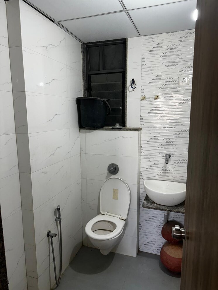 Bathroom, prahlad nagar 3 Bedroom 1800 Sq.Ft. Apartment In Prahlad Nagar Ahmedabad 8601697
