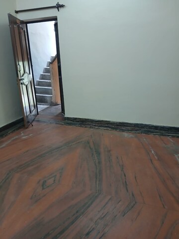 Room in 2 BHK Apartment at Paschim Vihar – for Rent