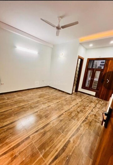 Room in 3 BHK Builder Floor at Vipul World Floors, Sector 48 – for Rent