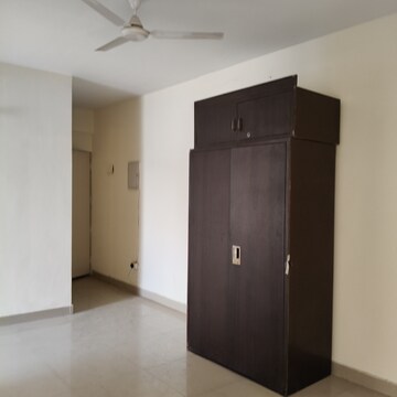 Room in 2 BHK Apartment at Suncity Avenue 102, Sector 102 – for Rent