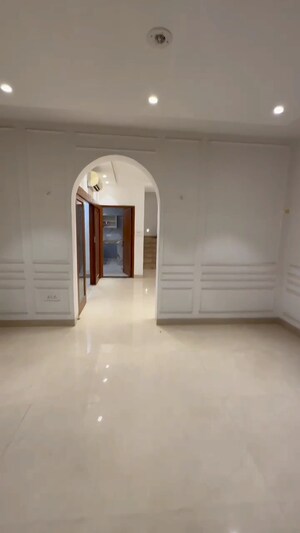 Room in 6+ BHK Apartment at DDA Rosewood Apartments, Vasant Kunj – for Sale