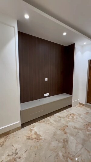 Room in 6+ BHK Apartment at DDA Rosewood Apartments, Vasant Kunj – for Sale