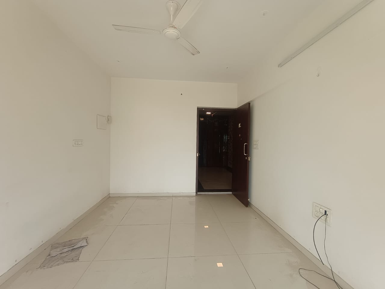 1 BHK + Servant Room Apartment For Rent in Crystal Armus