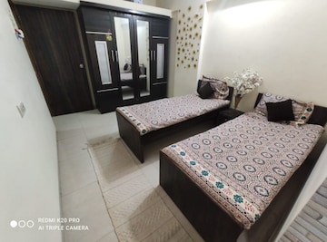 Bedroom in 3 BHK Apartment at Andheri West – for Rent