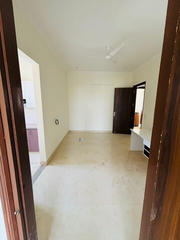 Room in 1 BHK Builder Floor at Sector 38 – for Rent