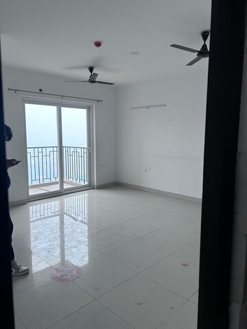 Room in 3 BHK Apartment at ATS Dolce, Zeta I Greater Noida – for Rent