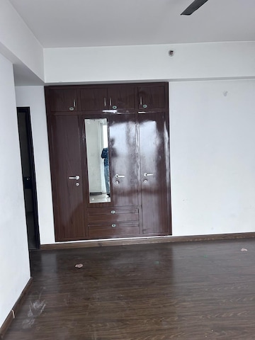 Room in 3 BHK Apartment at ATS Dolce, Zeta I Greater Noida – for Rent