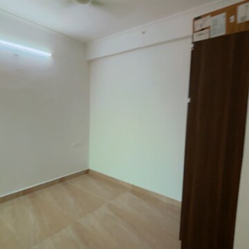 Room in 2 BHK Apartment at Migsun Vilaasa Walk, Eta Ii Greater Noida – for Rent