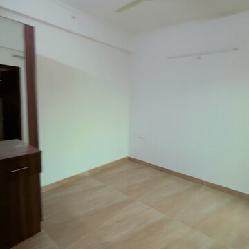 Room in 2 BHK Apartment at Migsun Vilaasa Walk, Eta Ii Greater Noida – for Rent