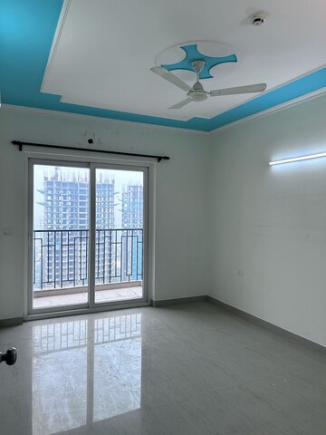 Room in 3 BHK Apartment at ATS Dolce, Zeta I Greater Noida – for Rent