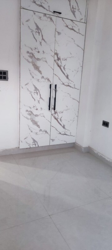 Room in 3 BHK Builder Floor at Puri Kohinoor, Sector 89 – for Sale