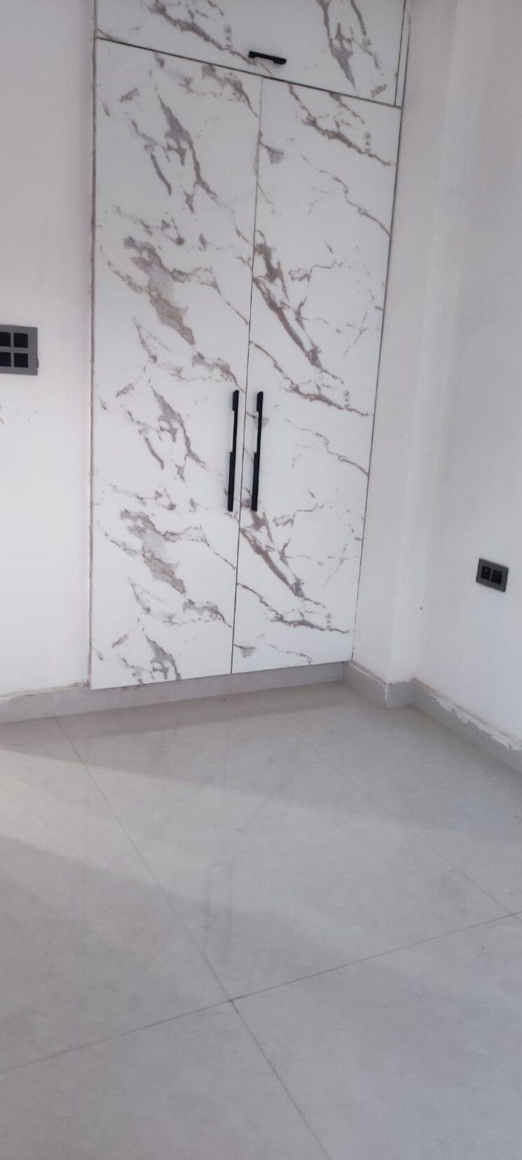 Room, puri-kohinoor 3 Bedroom 165 Sq.Yd. Builder Floor In Sector 89 Faridabad 8601838