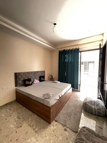 Bedroom in 1 BHK Builder Floor at Sector 43 – for Rent