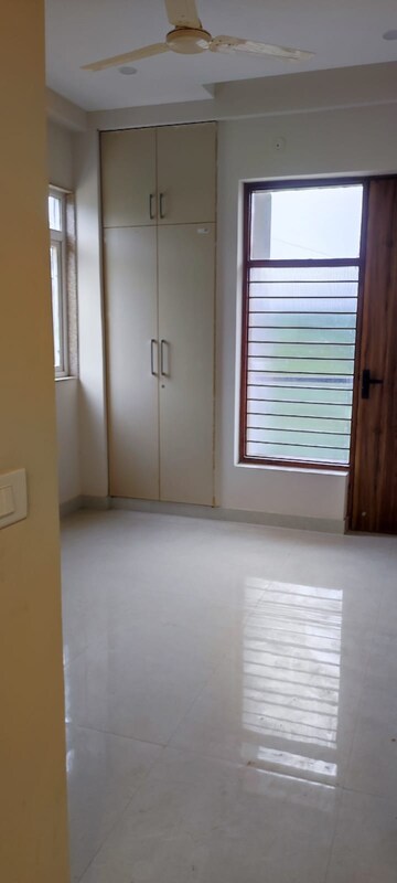 Room in 3 BHK Builder Floor at Puri Kohinoor, Sector 89 – for Sale