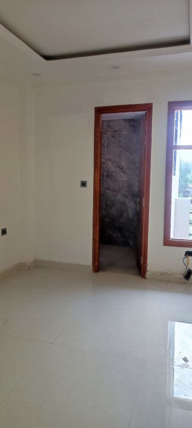 Room, puri-kohinoor 3 Bedroom 162 Sq.Yd. Builder Floor In Sector 89 Faridabad 8601847