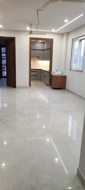 Room in 3 BHK Builder Floor at Puri Kohinoor, Sector 89 – for Sale