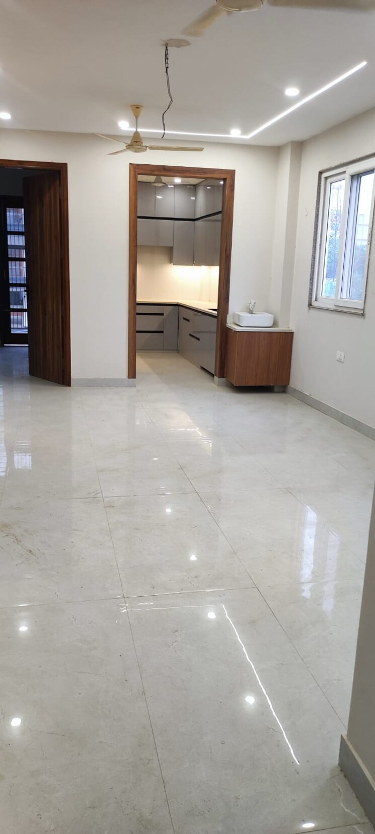 Room, puri-kohinoor 3 Bedroom 162 Sq.Yd. Builder Floor In Sector 89 Faridabad 8601847