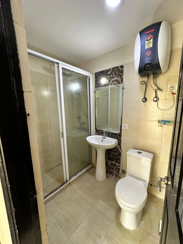 Bathroom, prateek-laurel 2 Bedroom 913 Sq.Ft. Apartment In Sector 120 Noida 8601867