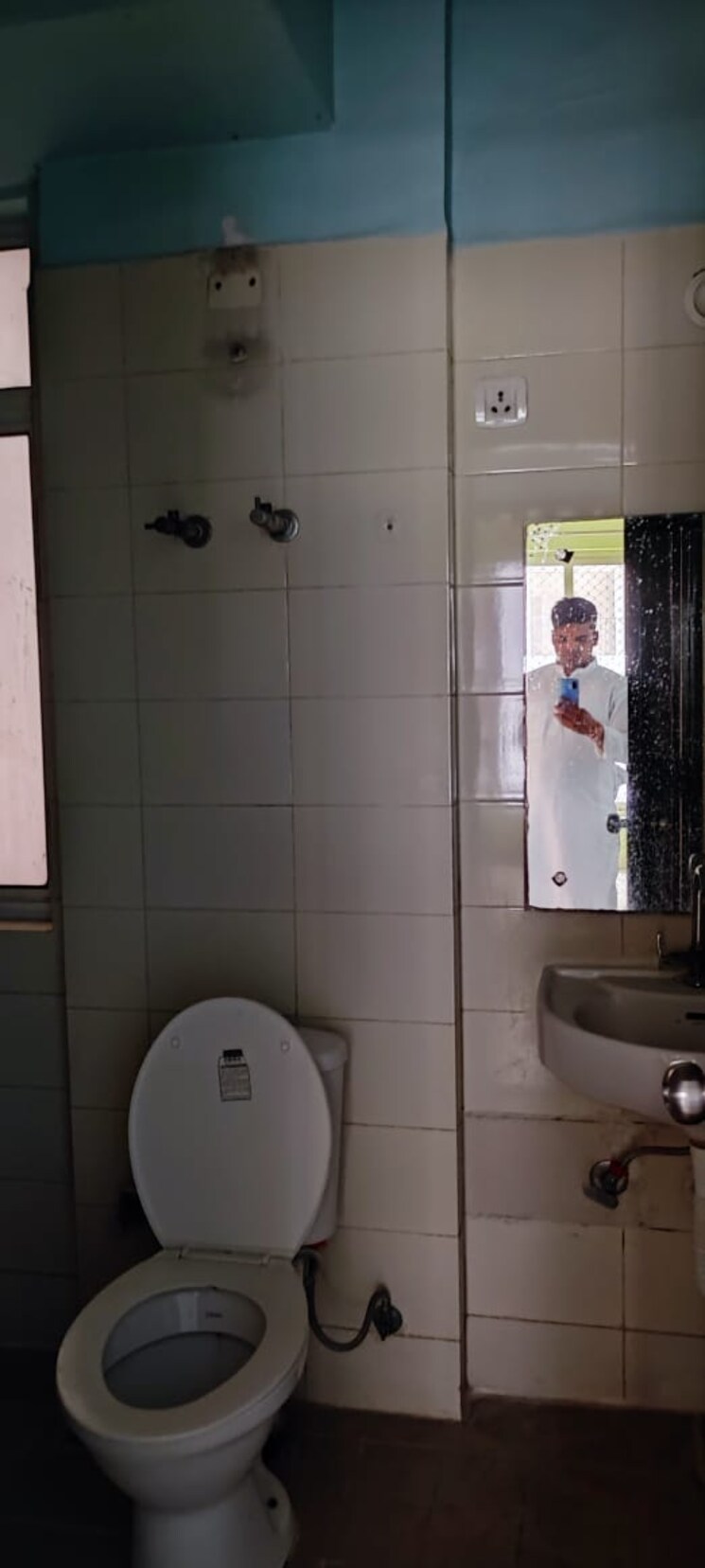 Bathroom, shiv-sai-ozone-park 2 Bedroom 1250 Sq.Ft. Apartment In Sector 86 Faridabad 8601870