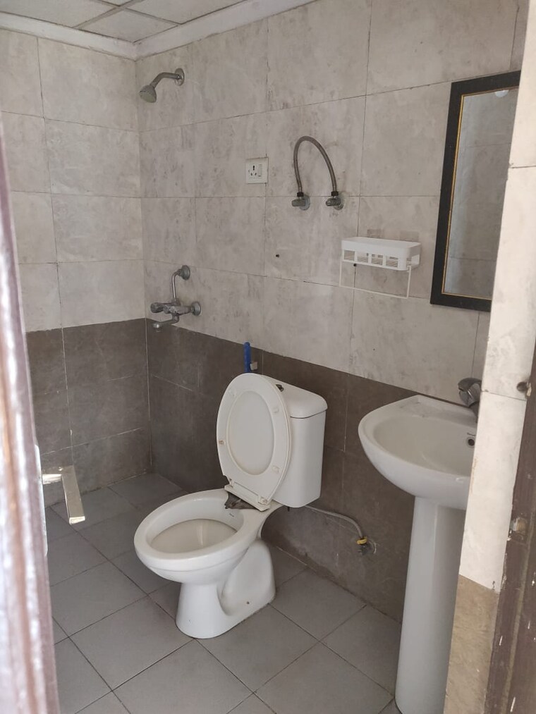 Bathroom, nimbus-the-hyde-park 2 Bedroom 1080 Sq.Ft. Apartment In Sector 78 Noida 8601871