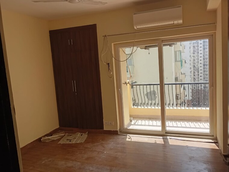 Room, nimbus-the-hyde-park 2 Bedroom 915 Sq.Ft. Apartment In Sector 78 Noida 8601874