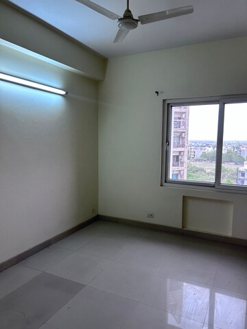 Room in 4 BHK Apartment at Uppal Plumeria Garden Estate, Omicron Iii Greater Noida – for Rent