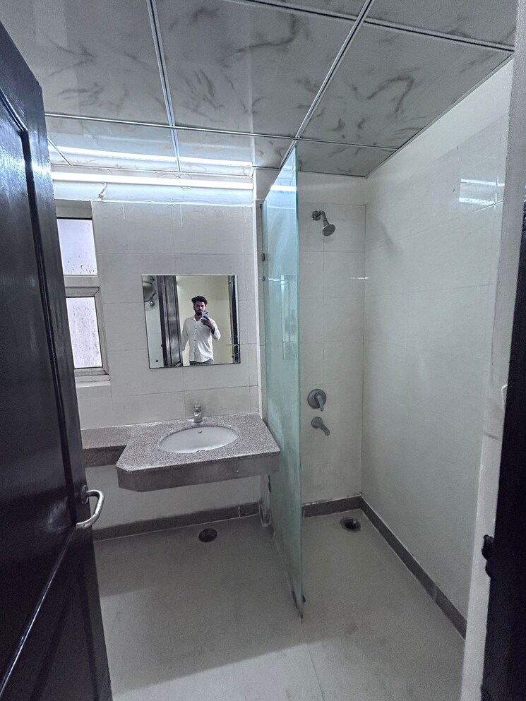 Bathroom, uppal-plumeria-garden-estate 4 Bedroom 2350 Sq.Ft. Apartment In Omicron Iii Greater Noida Greater Noida 8601885