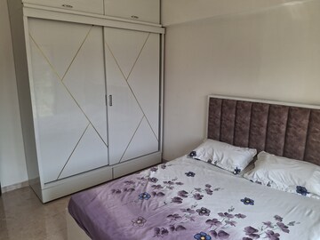 Room in 1 BHK Apartment at SM Emerald Tower, Nalasopara East – for Rent