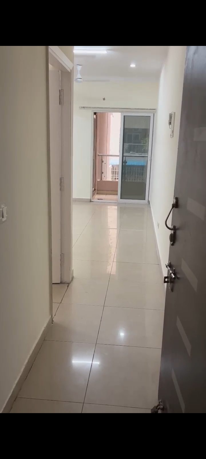 2.5 BHK Apartment For Sale in Gaurs Cascades