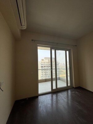 Room in 2.5 BHK Apartment at Kashish Manor One, Sector 111 – for Sale