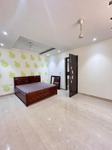 Bedroom in 3.5 BHK Apartment at Sector 79 – for Rent