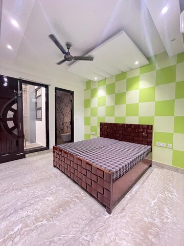 Bedroom in 3.5 BHK Apartment at Sector 79 – for Rent