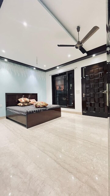 Bedroom in 3.5 BHK Apartment at Sector 79 – for Rent