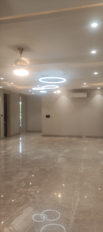 Master Bedroom in 4 BHK Builder Floor at Surajmal Vihar – for Rent