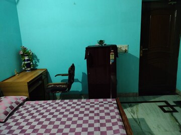 Bedroom in 2 BHK Builder Floor at Tulip Mall, Sector 46 – for Rent